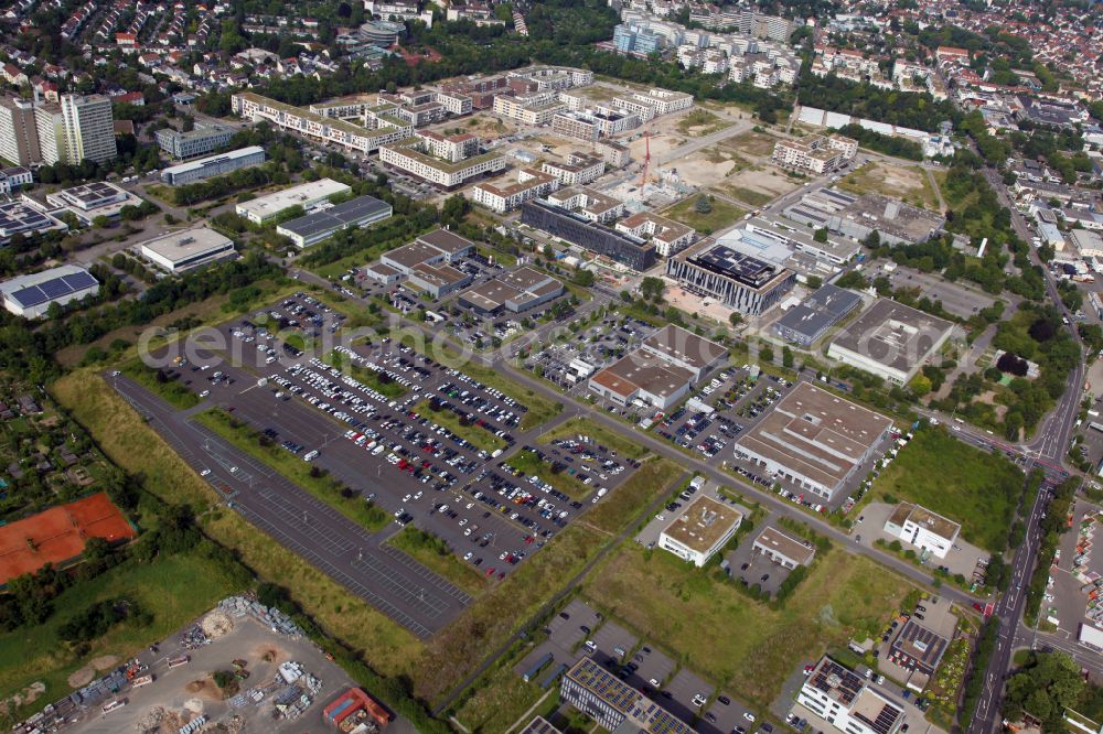 Aerial photograph Mainz - Industrial estate and company settlement Elly-Beinhorn-Strasse - Hechtsheimer Strasse in the district Oberstadt in Mainz in the state Rhineland-Palatinate, Germany