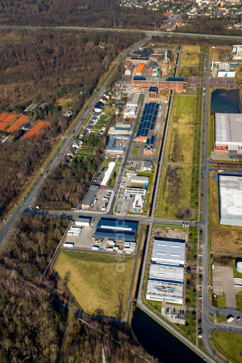 Herten from the bird's eye view: Industrial estate and company settlement along Ewaldstrasse on site of the former coal mine Ewald in Herten in the state of North Rhine-Westphalia