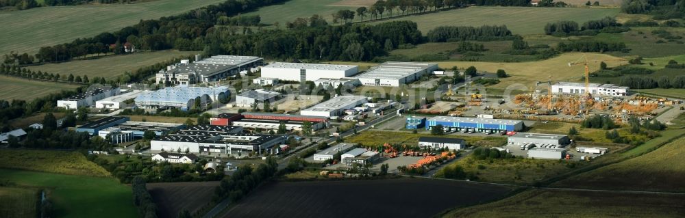 Groß Kienitz from the bird's eye view: Industrial estate and company settlement along the Hermann-Gebauer-Strasse and the street Am Weidenplatz in Gross Kienitz in the state Brandenburg