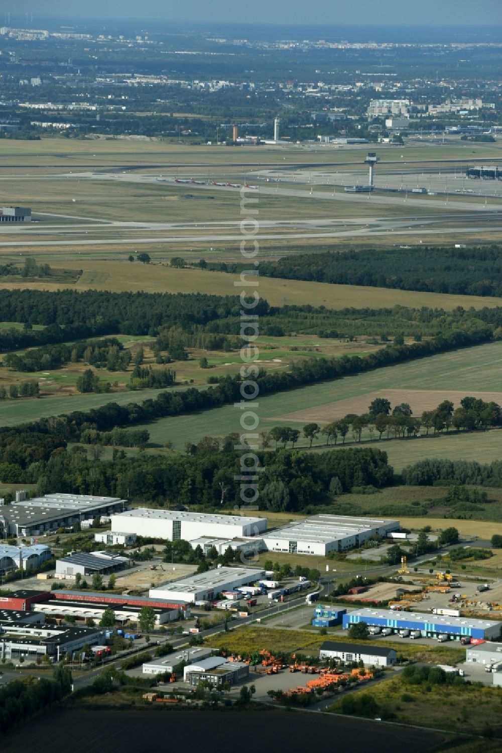 Aerial image Groß Kienitz - Industrial estate and company settlement along the Hermann-Gebauer-Strasse and the street Am Weidenplatz in Gross Kienitz in the state Brandenburg