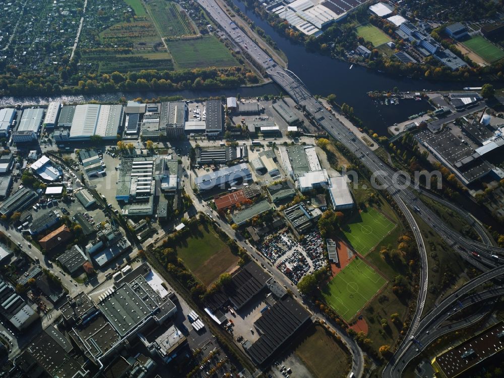 Aerial photograph Berlin - Industrial estate and company settlement along Nobelstrasse in the South of the Neukoelln district in Berlin in Germany. The connection canal of Britz is taking its course in the South of the area as well as the federal motorway A113