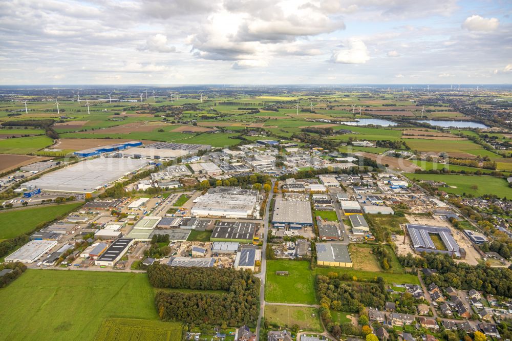 Emmerich am Rhein from the bird's eye view: Industrial estate and company settlement along Weseler Strasse in the Northeast of Emmerich am Rhein in the state of North Rhine-Westphalia