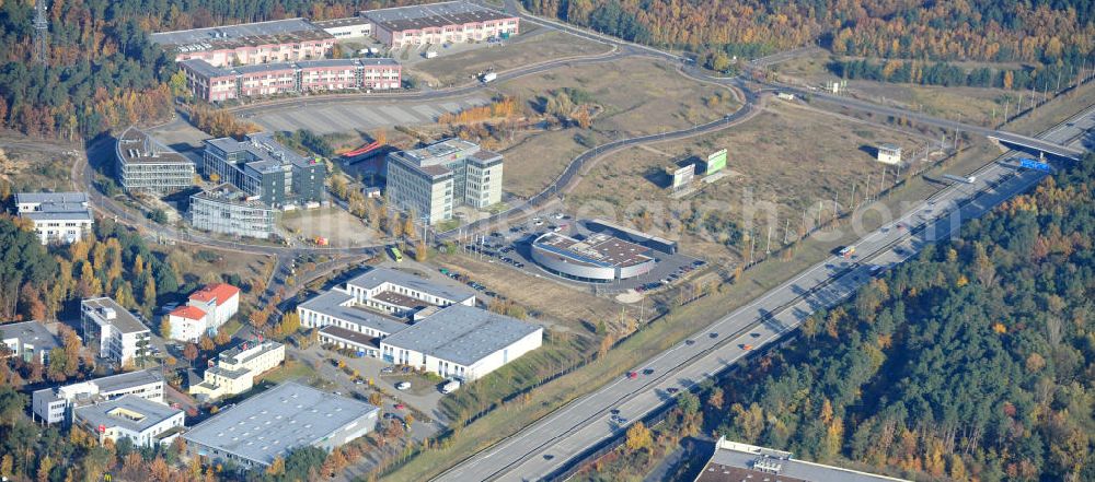 Aerial image Kleinmachnow-Dreilinden - Blick auf das Gewerbegebiet Europarc Dreilinden an der Autobahn E51 / BAB A115. Dreilinden ist bekannt für die ehemalige Grenzübergangsstelle Drewitz. Der Europarc ist ein neu errichteter Gewerbepark auf dem ehemaligen Gelände der wichtigsten Transitstrecke nach Westen und Süden (Checkpoint Bravo). Bekannt sind hier unter an derem eBay Deutschland, mobile.de und Harley-Davidson sowie weitere kleinere Firmen und zwei Hotels.View the industrial park Europarc Dreilinden on the highway E51 motorway A115.