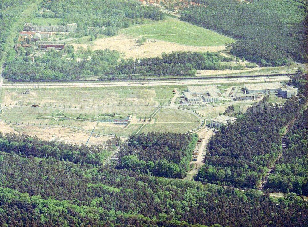 Potsdam - Drewitz from the bird's eye view: Gewerbegebiet EUROPARK DREILINDEN auf dem Gebiet des ehem. Grenzkontrollpunktes Drewitz.