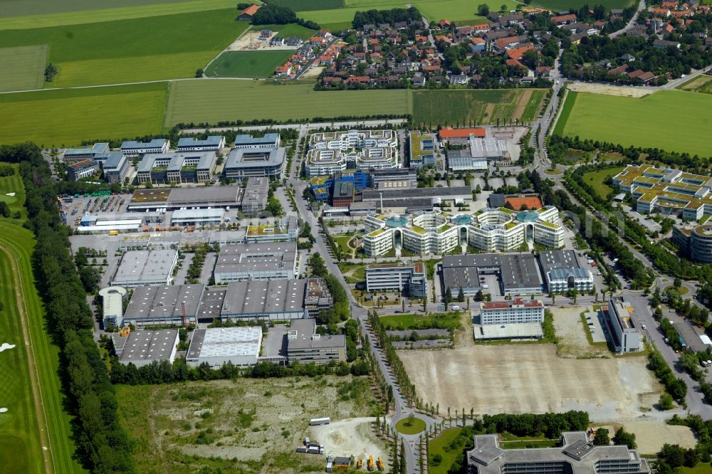 Aschheim from the bird's eye view: Gewerbegebiet und Firmenansiedlung mit Neugebaeuden und Hotelgebaeuden in Dornach im Bundesland Bayern