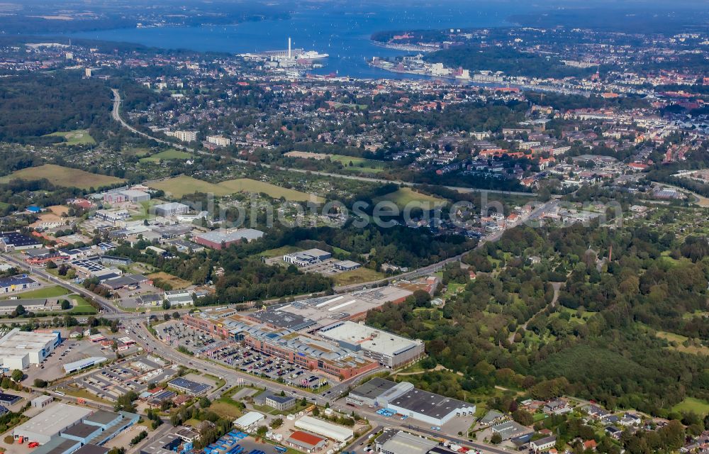 Aerial photograph Flensburg - Industrial estate and company settlement Flensburg -West between Lilienthalstrasse and Bundesstrasse B199 in Flensburg in the state Schleswig-Holstein, Germany