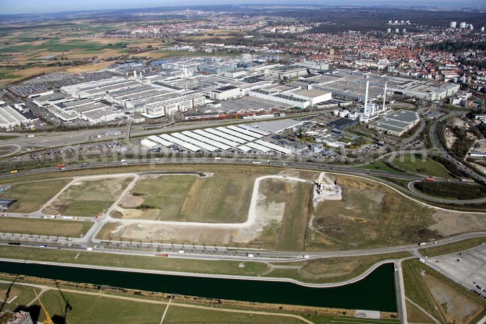 Sindelfingen from the bird's eye view: Commercial area on Long Lake south of the Daimler AG - Mercedes-Benz plant in Sindelfingen in Baden-Wuerttemberg