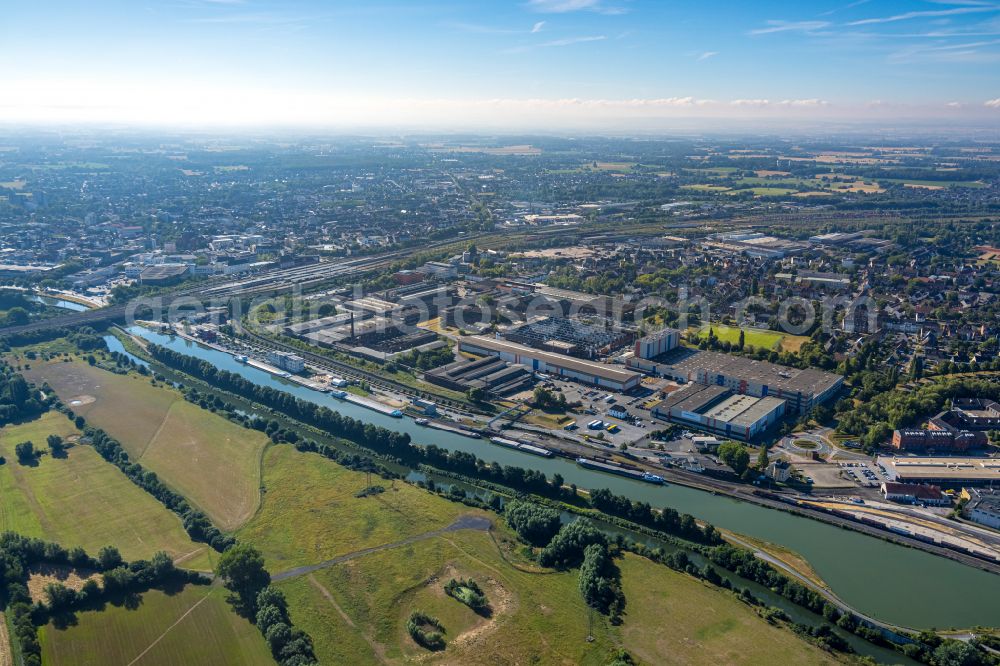 Hamm from the bird's eye view: Industrial estate and company settlement on Flussverlauf of Lippe in the district Heessen in Hamm at Ruhrgebiet in the state North Rhine-Westphalia, Germany