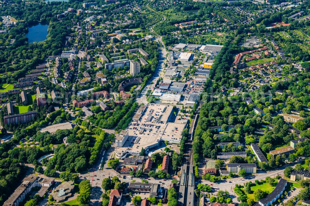 Hamburg from the bird's eye view: Industrial estate and company settlement Friedrichebertdamm in Hamburg, Germany