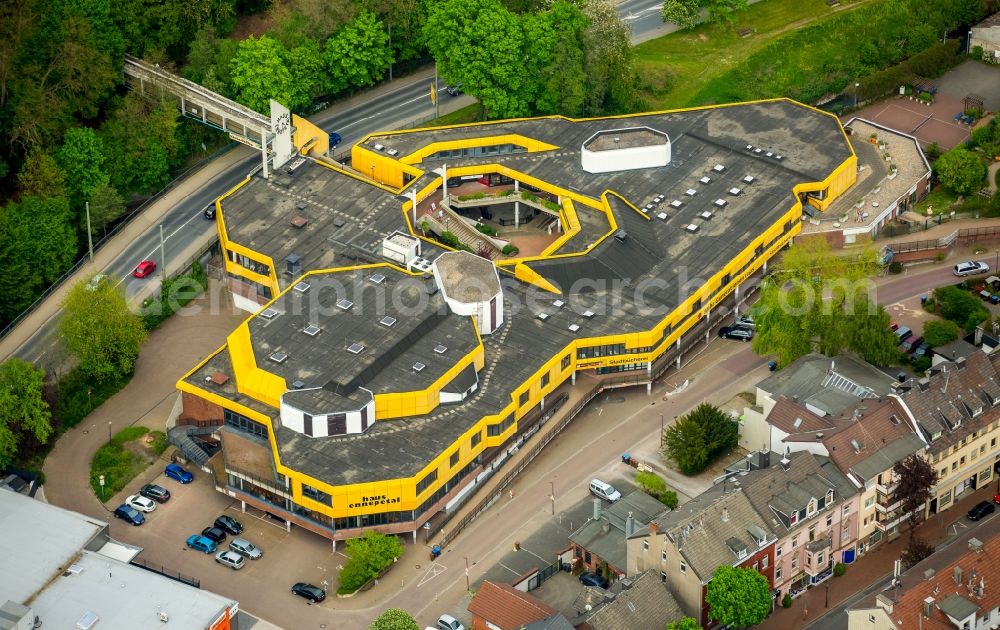 Ennepetal from the bird's eye view: Industrial estate and company settlement Gasstrasse - Neustrasse with yellow Haus Ennepetal in Ennepetal in the state North Rhine-Westphalia