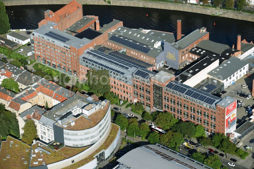 Aerial photograph Berlin - Industrial estate and company settlement Gebauer Hoefe on Franklinstrasse in Berlin, Germany