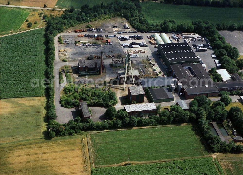 Kempen from above - Industrial estate and company settlement - Business park Schacht IV - a side bay of the formerly Lower Rhine Mining Company in Kempen in the state North Rhine-Westphalia