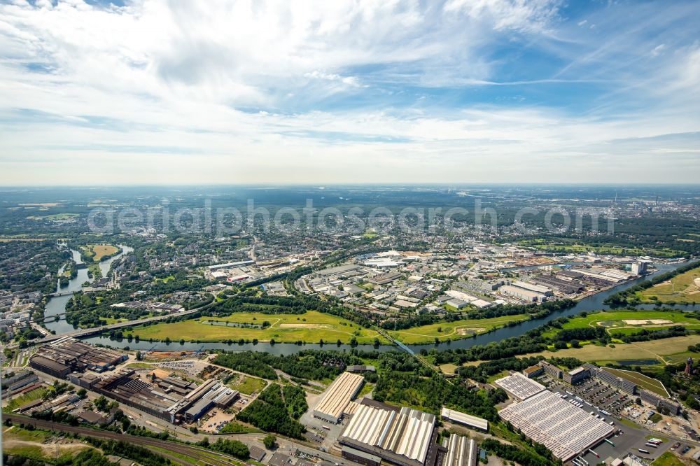 Aerial photograph Mülheim an der Ruhr - Industrial estate and company settlement Gewerbepark Weseler Strasse in Muelheim on the Ruhr in the state North Rhine-Westphalia