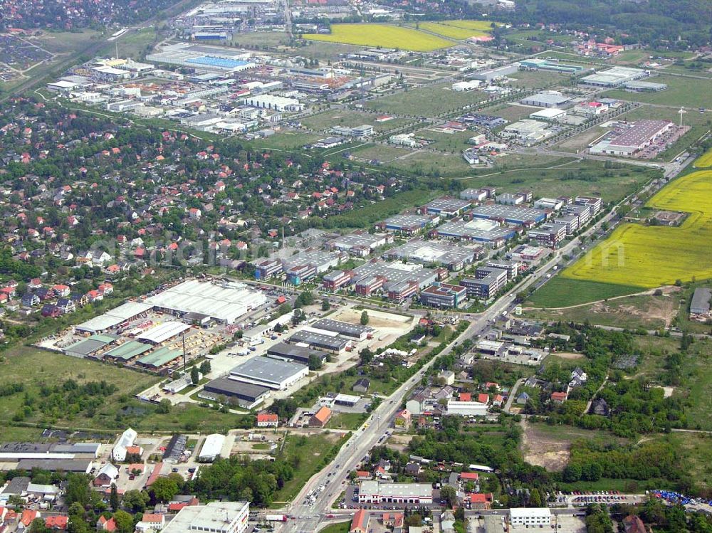 Berlin - Mahlsdorf from the bird's eye view: Gewerbegebiet der GIP (Gewerbe im Park) und der DIFA an der B1 in Berlin - Mahlsdorf.