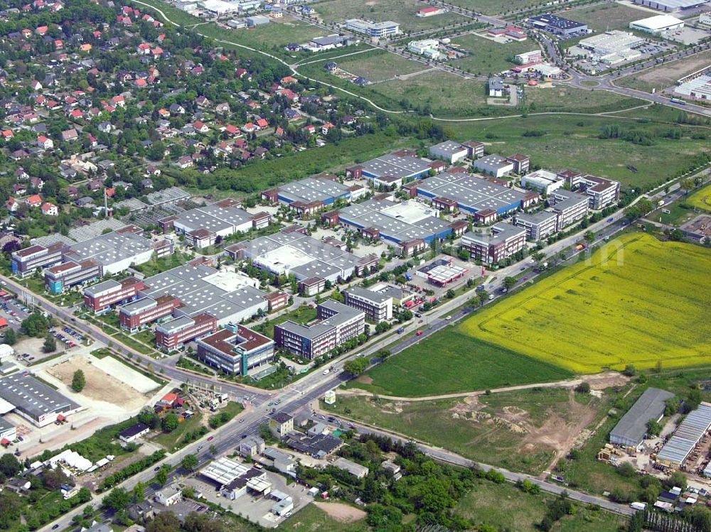 Berlin - Mahlsdorf from above - Gewerbegebiet der GIP (Gewerbe im Park) und der DIFA an der B1 in Berlin - Mahlsdorf.