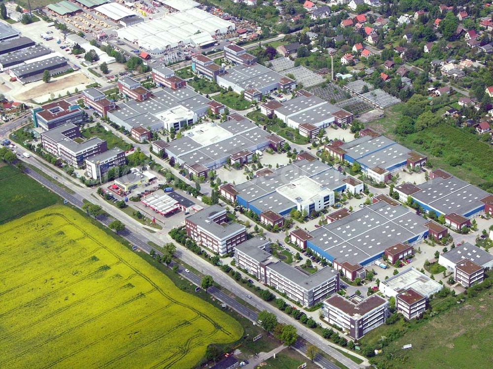 Berlin - Mahlsdorf from above - Gewerbegebiet der GIP (Gewerbe im Park) und der DIFA an der B1 in Berlin - Mahlsdorf.