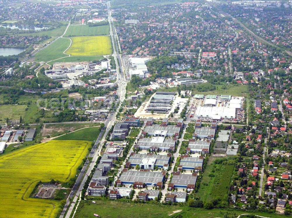 Berlin - Mahlsdorf from the bird's eye view: Gewerbegebiet der GIP (Gewerbe im Park) und der DIFA an der B1 in Berlin - Mahlsdorf.