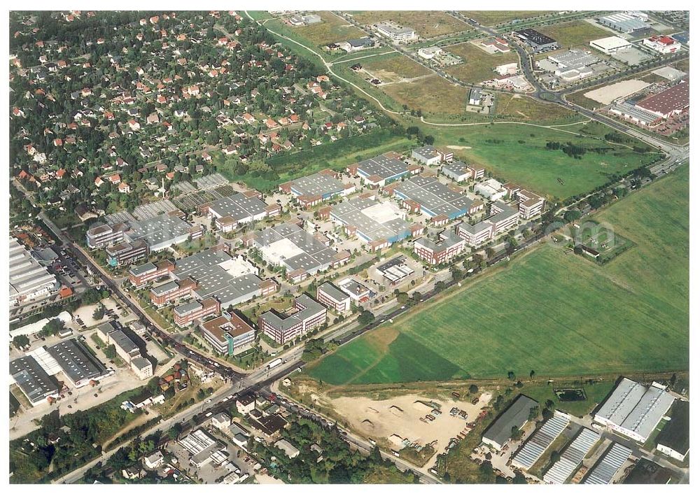 Berlin - Mahlsdorf from above - Gewerbegebiet der GIP und der DIFA an der B1 in Berlin - Mahlsdorf.