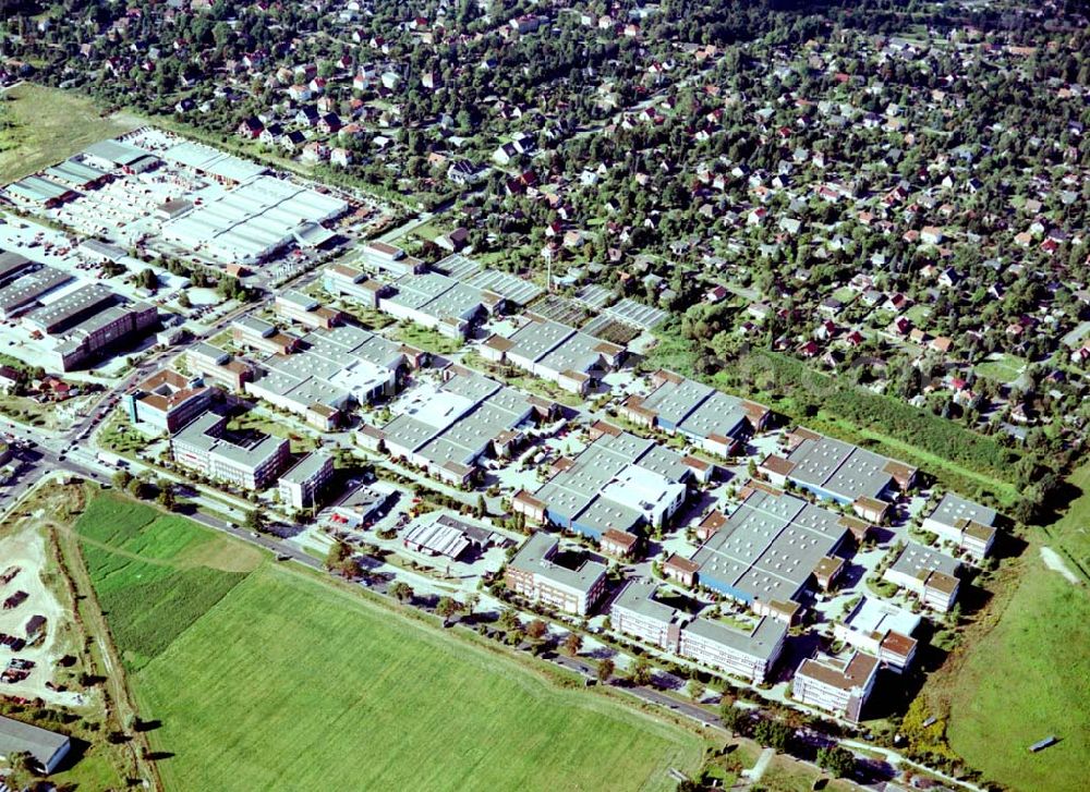 Aerial photograph Berlin - Mahlsdorf - Gewerbegebiet der GIP und der DIFA an der B1 in Berlin - Mahlsdorf.