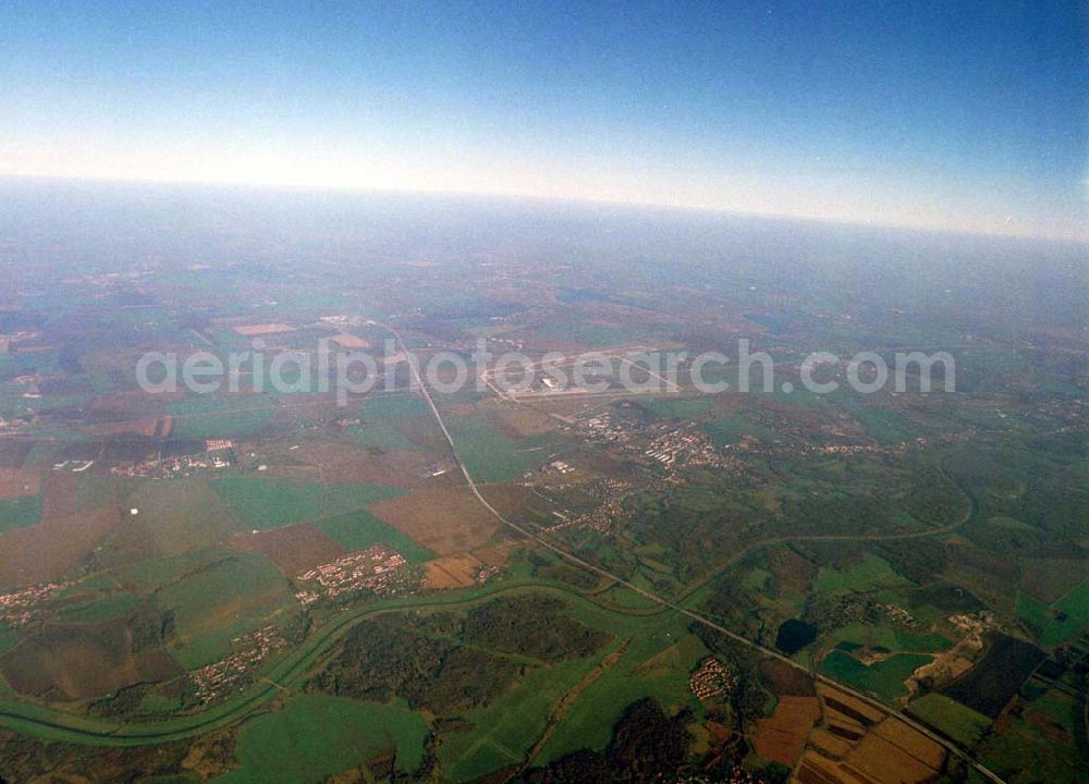 Aerial photograph Leipzig - Gröbers - Gewerbegebiet Großkugel an der BAB A14 (Nähe Schkeuditzer Kreuz) ein Projekt der HVB Immobilienmanagement AG Blick nach Nord im Bild auch Flughafen Leipzig - Halle 06.11.2002