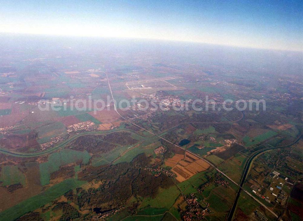 Leipzig - Gröbers from above - Gewerbegebiet Großkugel an der BAB A14 (Nähe Schkeuditzer Kreuz) ein Projekt der HVB Immobilienmanagement AG Blick nach Nord im Bild auch Flughafen Leipzig - Halle 06.11.2002