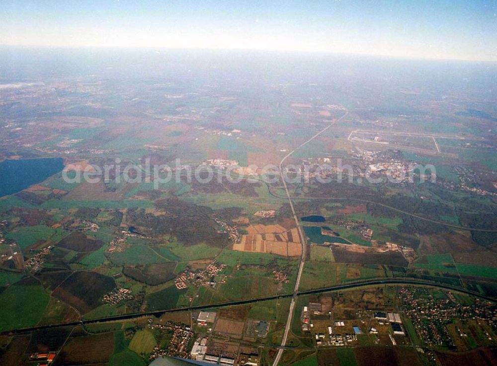 Leipzig - Gröbers from the bird's eye view: Gewerbegebiet Großkugel an der BAB A14 (Nähe Schkeuditzer Kreuz) ein Projekt der HVB Immobilienmanagement AG Blick nach Nord im Bild auch Flughafen Leipzig - Halle 06.11.2002