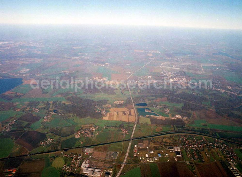 Aerial photograph Leipzig - Gröbers - Gewerbegebiet Großkugel an der BAB A14 (Nähe Schkeuditzer Kreuz) ein Projekt der HVB Immobilienmanagement AG Blick nach Nord im Bild auch Flughafen Leipzig - Halle 06.11.2002