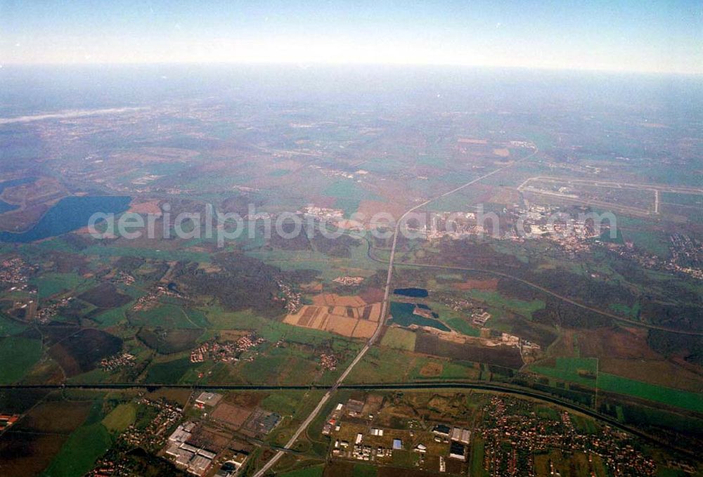 Leipzig - Gröbers from above - Gewerbegebiet Großkugel an der BAB A14 (Nähe Schkeuditzer Kreuz) ein Projekt der HVB Immobilienmanagement AG Blick nach Nord im Bild auch Flughafen Leipzig - Halle 06.11.2002