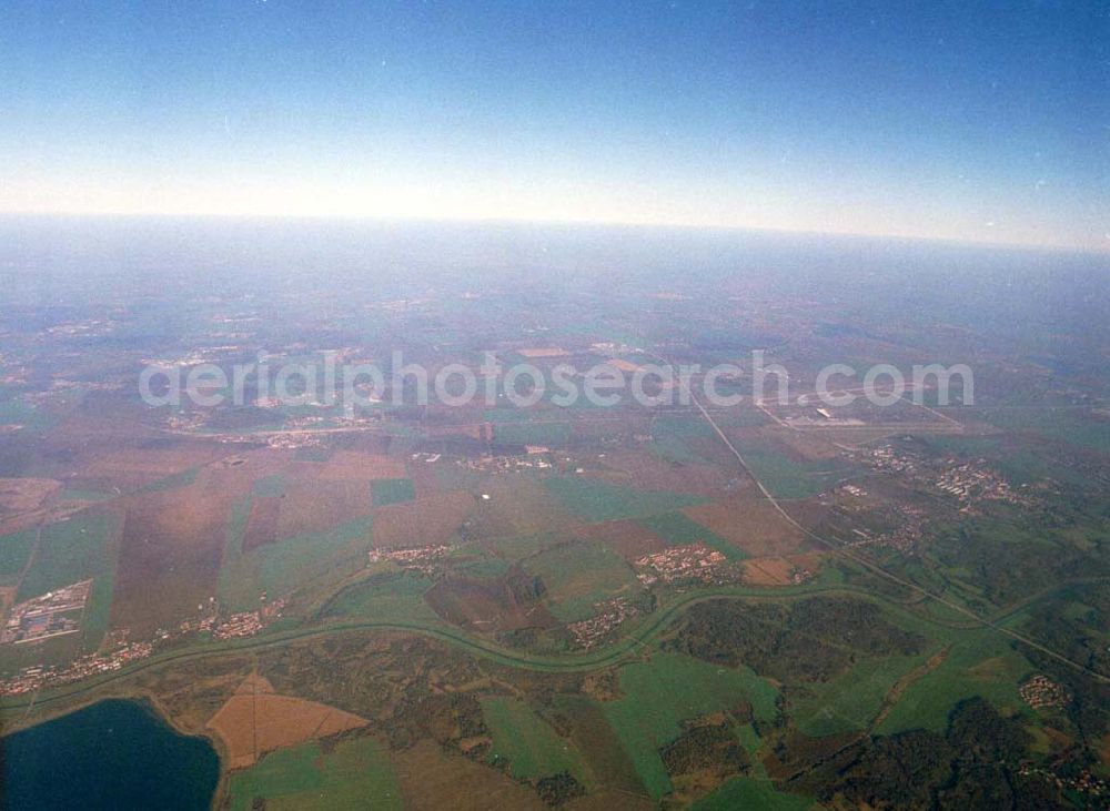 Aerial image Leipzig - Gröbers - Gewerbegebiet Großkugel an der BAB A14 (Nähe Schkeuditzer Kreuz) ein Projekt der HVB Immobilienmanagement AG Blick nach Nord im Bild auch Flughafen Leipzig - Halle 06.11.2002