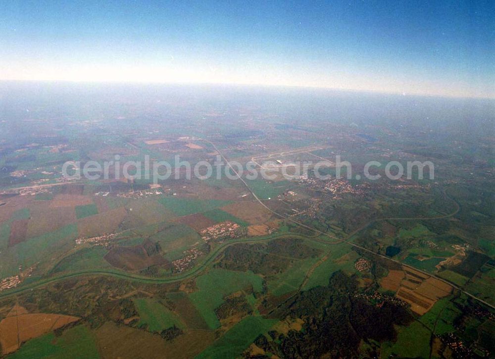 Aerial photograph Leipzig - Gröbers - Gewerbegebiet Großkugel an der BAB A14 (Nähe Schkeuditzer Kreuz) ein Projekt der HVB Immobilienmanagement AG Blick nach Nord im Bild auch Flughafen Leipzig - Halle 06.11.2002