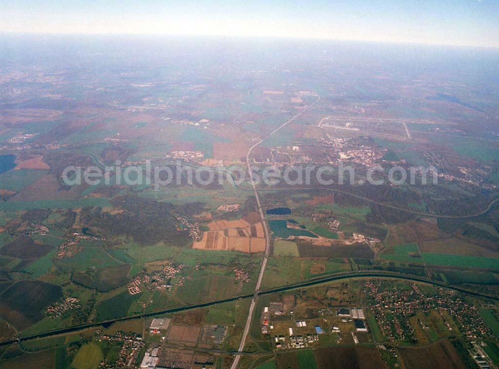 Leipzig - Gröbers from the bird's eye view: Gewerbegebiet Großkugel an der BAB A14 (Nähe Schkeuditzer Kreuz) ein Projekt der HVB Immobilienmanagement AG Blick nach Nord im Bild auch Flughafen Leipzig - Halle 06.11.2002