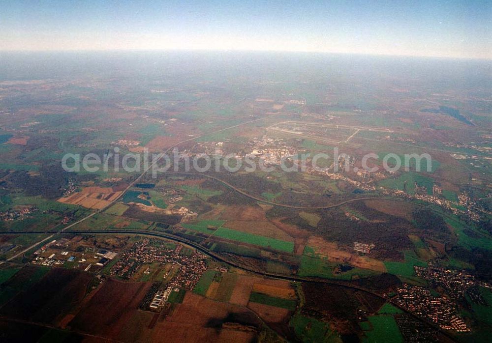 Leipzig - Gröbers from above - Gewerbegebiet Großkugel an der BAB A14 (Nähe Schkeuditzer Kreuz) ein Projekt der HVB Immobilienmanagement AG Blick nach Nord im Bild auch Flughafen Leipzig - Halle 06.11.2002