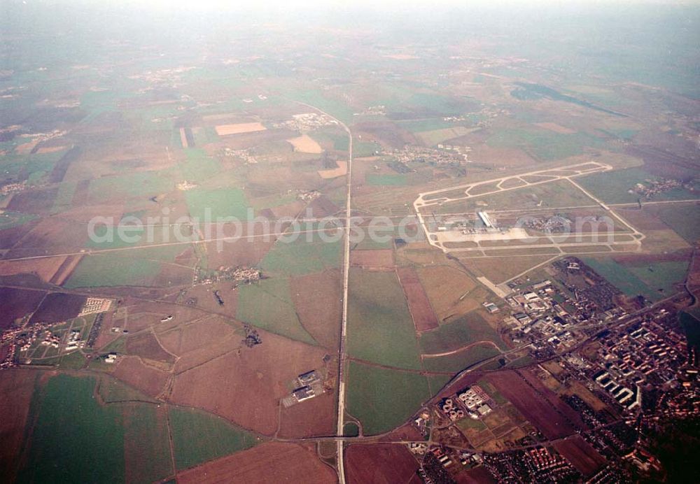 Leipzig - Gröbers from above - Gewerbegebiet Großkugel an der BAB A14 (Nähe Schkeuditzer Kreuz) ein Projekt der HVB Immobilienmanagement AG Blick nach Nord im Bild auch Flughafen Leipzig - Halle 06.11.2002