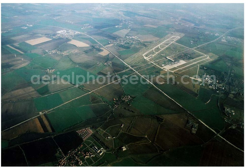 Leipzig - Gröbers from above - Gewerbegebiet Großkugel an der BAB A14 (Nähe Schkeuditzer Kreuz) ein Projekt der HVB Immobilienmanagement AG Blick nach Nordost im Bild auch Flughafen Leipzig - Halle 06.11.2002