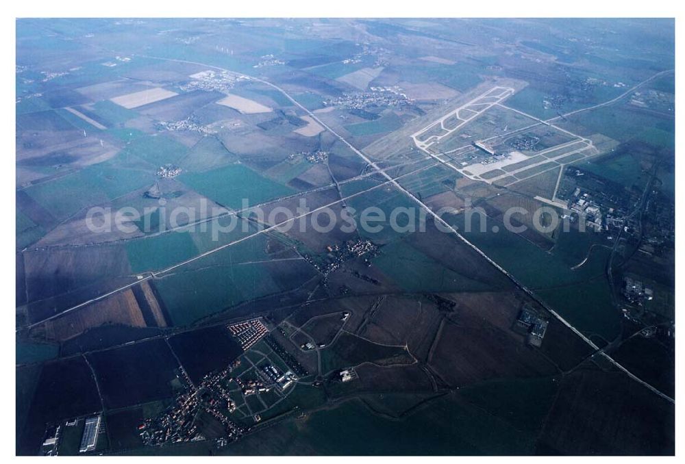 Aerial image Leipzig - Gröbers - Gewerbegebiet Großkugel an der BAB A14 (Nähe Schkeuditzer Kreuz) ein Projekt der HVB Immobilienmanagement AG Blick nach Nordost im Bild auch Flughafen Leipzig - Halle 06.11.2002