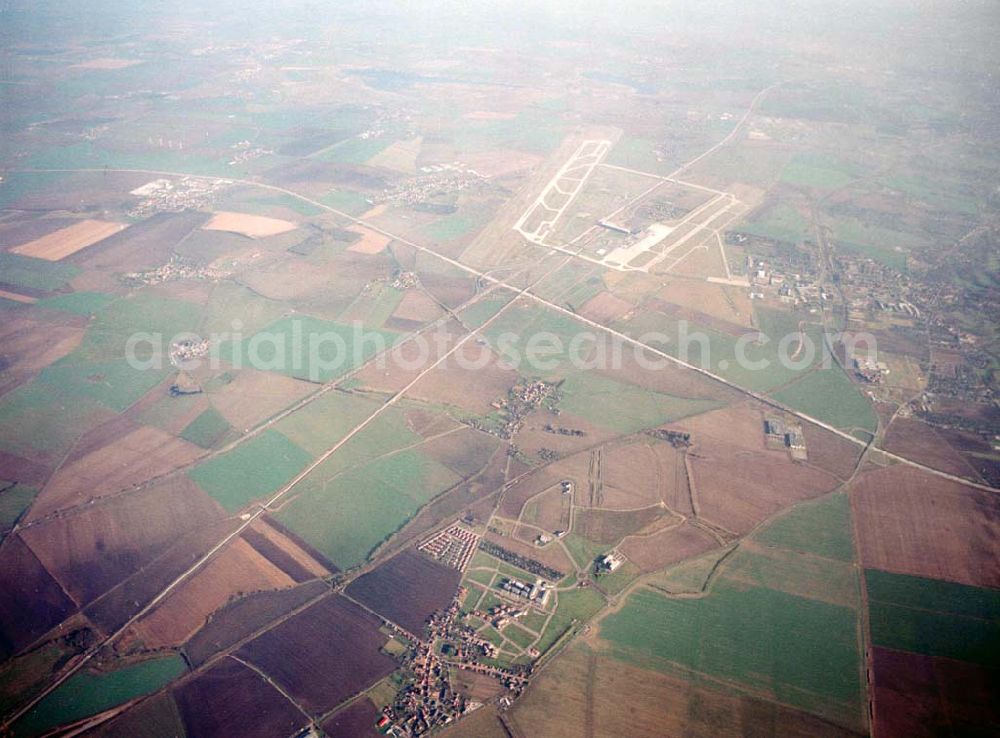 Leipzig - Gröbers from above - Gewerbegebiet Großkugel an der BAB A14 (Nähe Schkeuditzer Kreuz) ein Projekt der HVB Immobilienmanagement AG Blick nach Nordost im Bild auch Flughafen Leipzig - Halle 06.11.2002