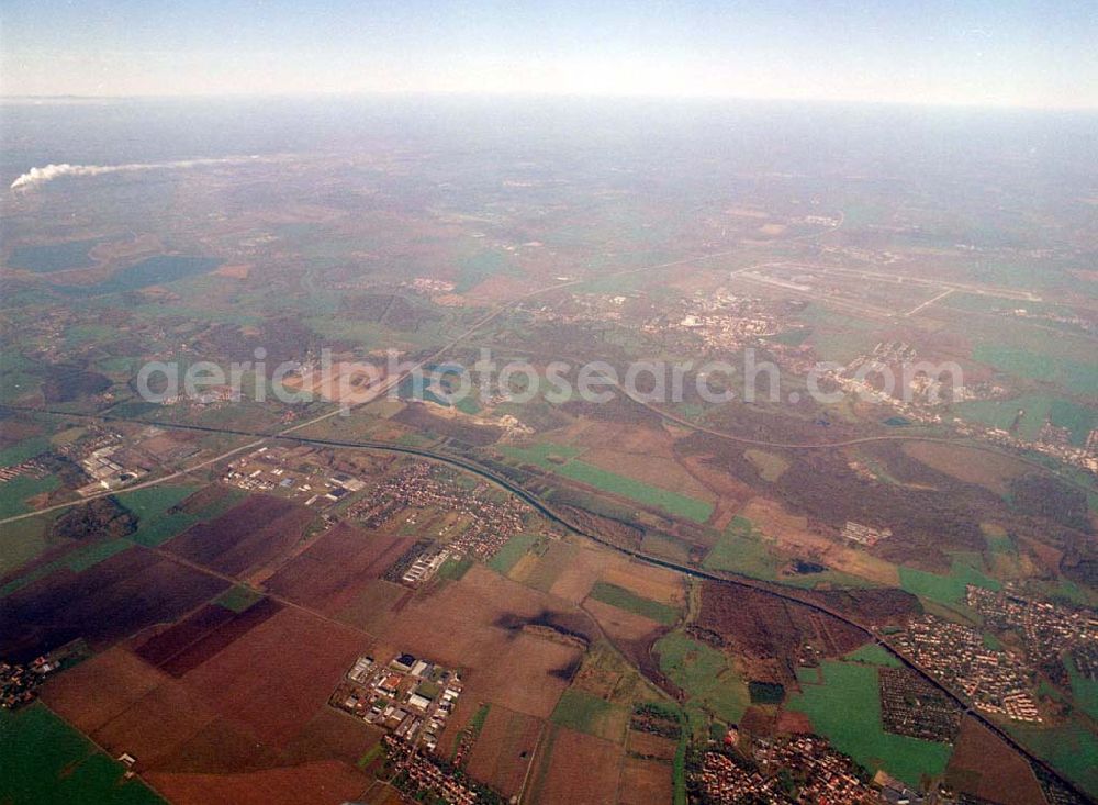 Leipzig - Gröbers from the bird's eye view: Gewerbegebiet Großkugel an der BAB A14 (Nähe Schkeuditzer Kreuz) ein Projekt der HVB Immobilienmanagement AG Blick nach Nordwest im Bild auch Flughafen Leipzig - Halle 06.11.2002