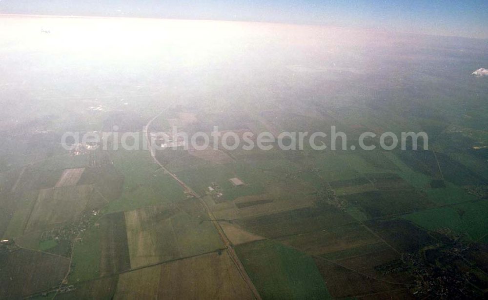 Aerial photograph Leipzig - Gröbers - Gewerbegebiet Großkugel an der BAB A14 (Nähe Schkeuditzer Kreuz) ein Projekt der HVB Immobilienmanagement AG Blick nach Süd, rechts Halle - Ost, links Sckeuditz 06.11.2002