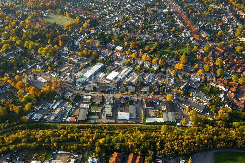 Aerial photograph Gladbeck - Industrial estate and company settlement on Haldenstrasse in the West of autumnal Gladbeck in the state of North Rhine-Westphalia