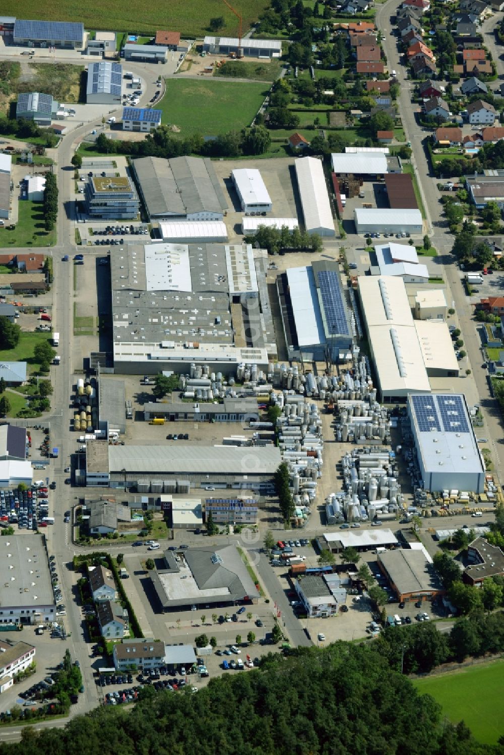 Aerial photograph Forst - Industrial estate and company settlement Hambruecker Strasse in Forst in the state Baden-Wuerttemberg