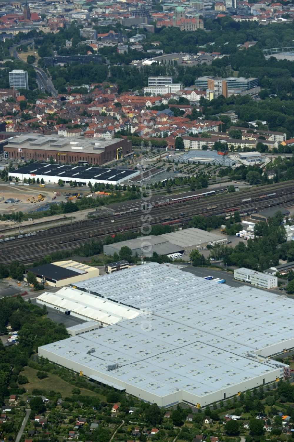 Hannover from the bird's eye view: Industrial estate and company settlement in Hannover in the state Lower Saxony