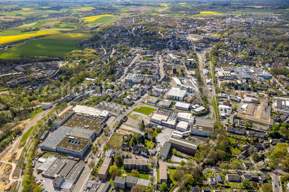 Heiligenhaus from the bird's eye view: Industrial estate and company settlement on street Ziegelstrasse in Heiligenhaus at Ruhrgebiet in the state North Rhine-Westphalia, Germany