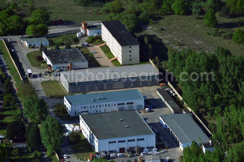 Berlin from above - In the street Am Heizhaus in the district of Karlshorst Berlin is the industrial park Karlshorst. On the site of various medium-sized companies and businessmen have their establishment, inter alia, the KORA Systemtechnik GmbH