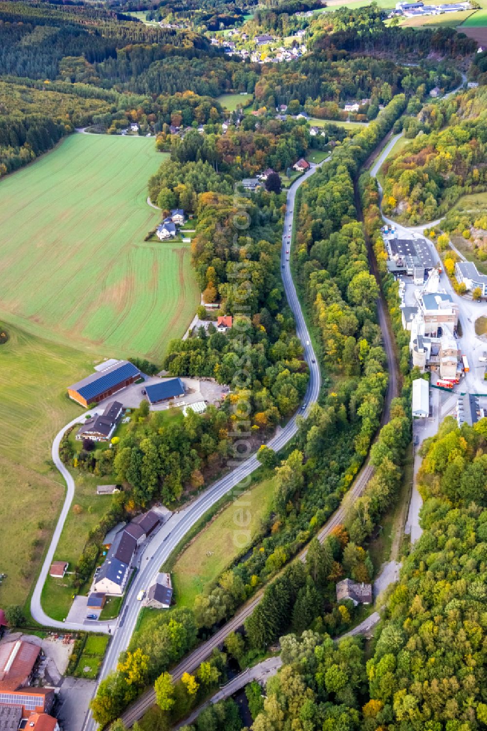 Helle from the bird's eye view: Industrial estate and company settlement in Helle in the state North Rhine-Westphalia, Germany