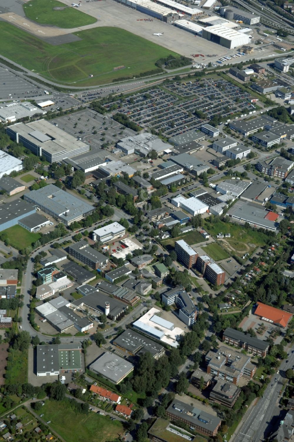 Aerial image Hamburg - Industrial estate and company settlement Hesselstuecken - Obenhauptstrasse - Alsterkrugchaussee in the district Gross Borstel in Hamburg, Germany