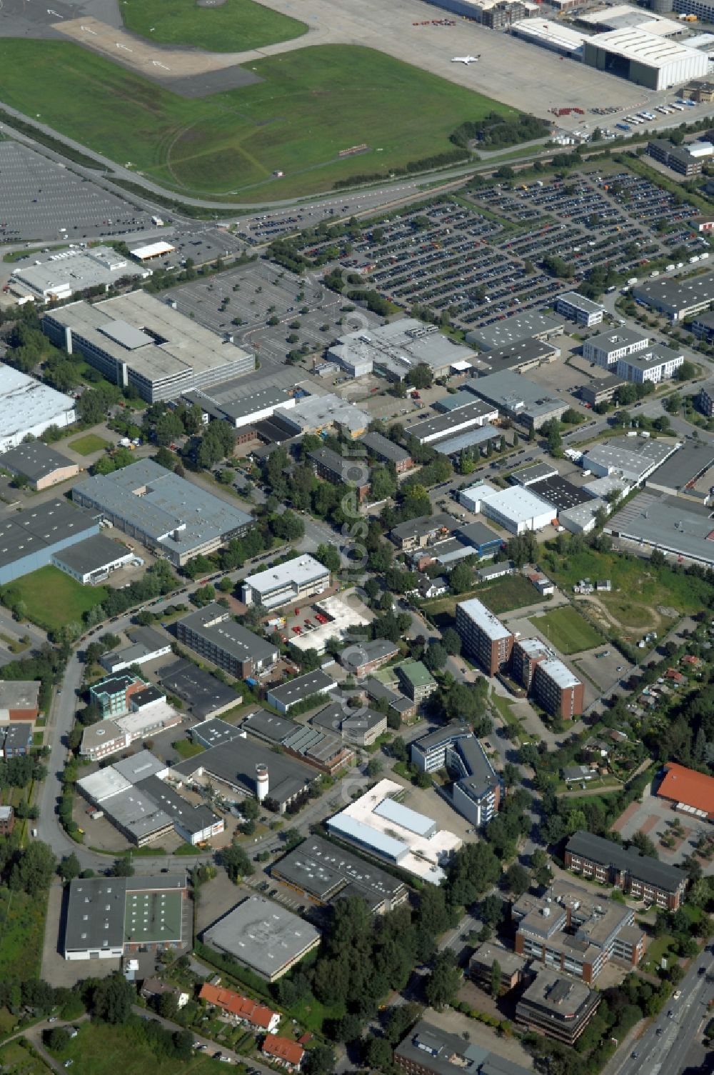 Aerial photograph Hamburg - Industrial estate and company settlement Hesselstuecken - Obenhauptstrasse - Alsterkrugchaussee in the district Gross Borstel in Hamburg, Germany