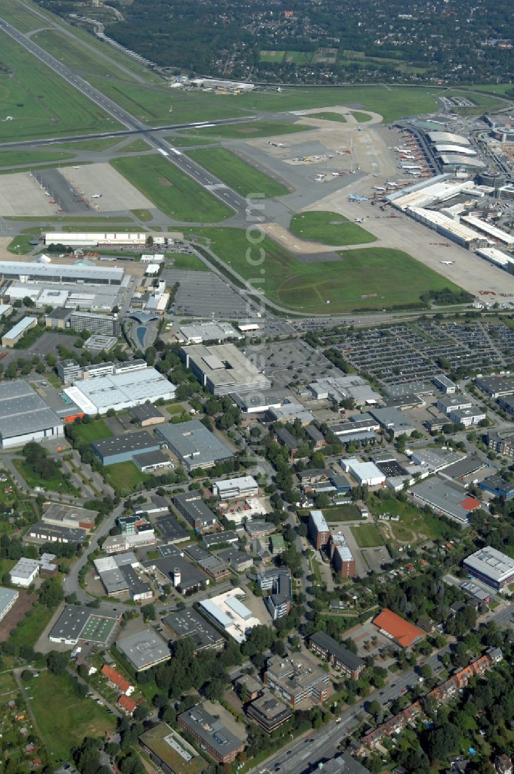 Hamburg from the bird's eye view: Industrial estate and company settlement Hesselstuecken - Obenhauptstrasse - Alsterkrugchaussee in the district Gross Borstel in Hamburg, Germany