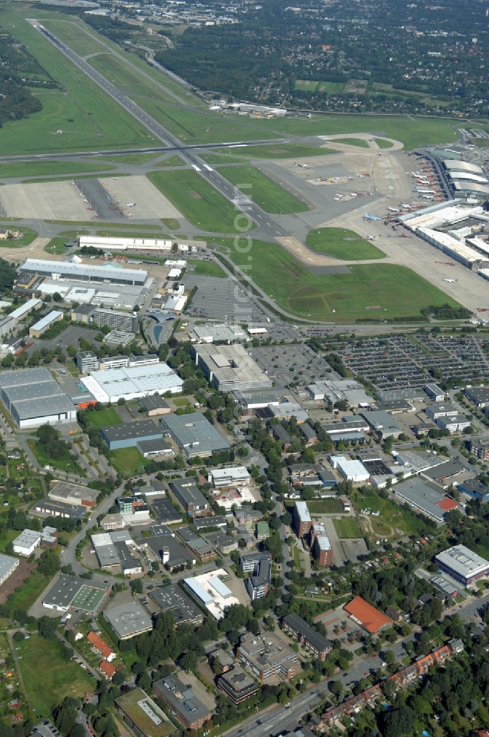 Aerial image Hamburg - Industrial estate and company settlement Hesselstuecken - Obenhauptstrasse - Alsterkrugchaussee in the district Gross Borstel in Hamburg, Germany