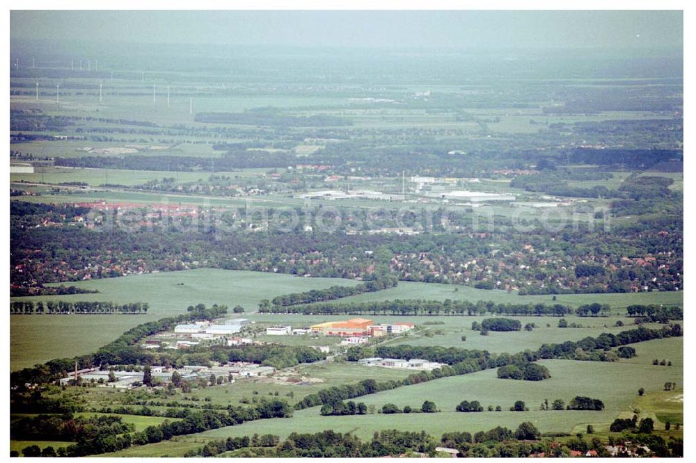 Aerial image Hoppegarten - Blick auf das Gewerbegebiet Hoppegarten südlich der B1 aus südöstlicher Richtung.