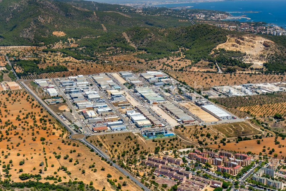 Calvia from the bird's eye view: Industrial estate and company settlement Industriegebiet Calvia between the streets Carrer de Son Thomas - CamA? de Son Pillo - Ma-1014 in Calvia in Balearische Insel Mallorca, Spain